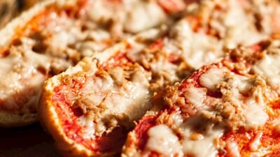 Salçalı Ekmek Kanepesi