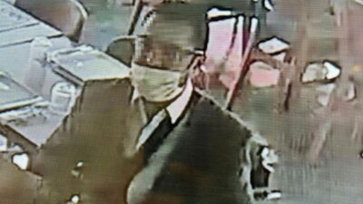 Sinema üzere hırsızlık: Tuvalete diye gitti, lüks arabası çaldı