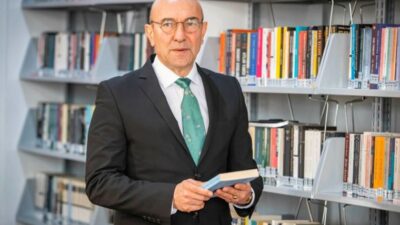 Soyer’den İzmirlilere kitap bağışı daveti: Her mahalleye bir kütüphane