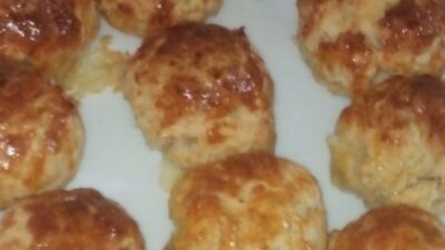 Sucuklu Peynirli Zeytinli Poğaçalar