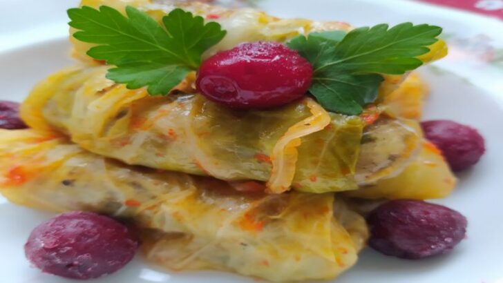 Vişne Ekşisi Soslu Lahana Sarma