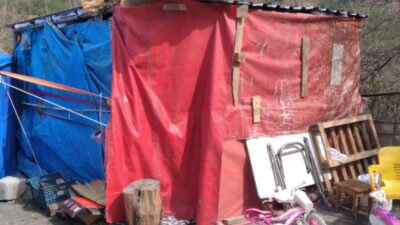 Zelzelelerin üzerinden bir ay geçti fakat yurttaşlar hâlâ barınaklarda yaşıyor
