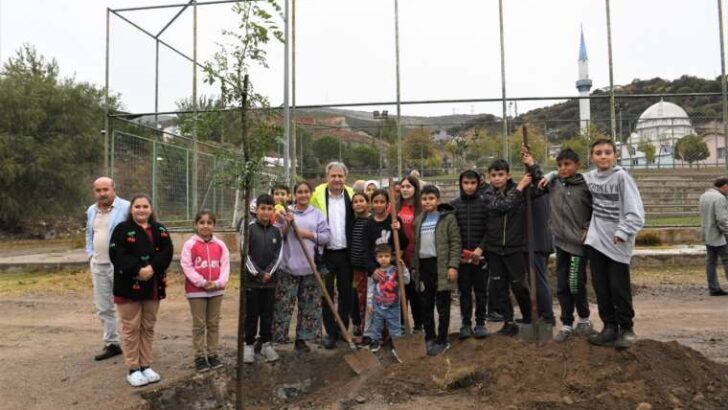 Cumhuriyet’in 100. yılında 100 fidan toprakla buluştu