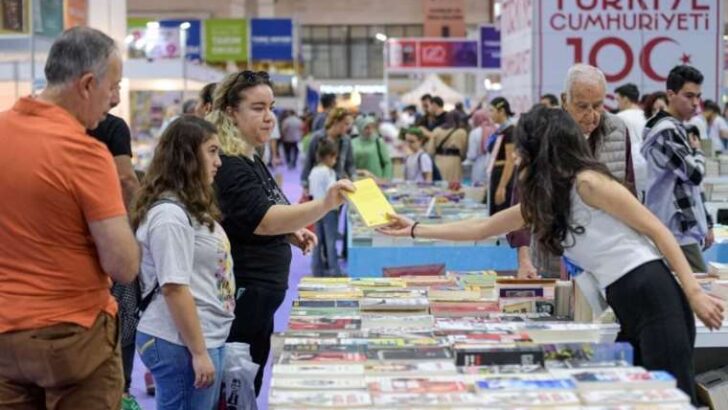İZKİTAP 2. defa kitapseverlere kapılarını açtı