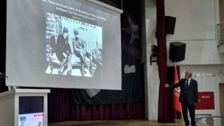 Bornova’da Cumhuriyet ve Atatürk konuşuldu
