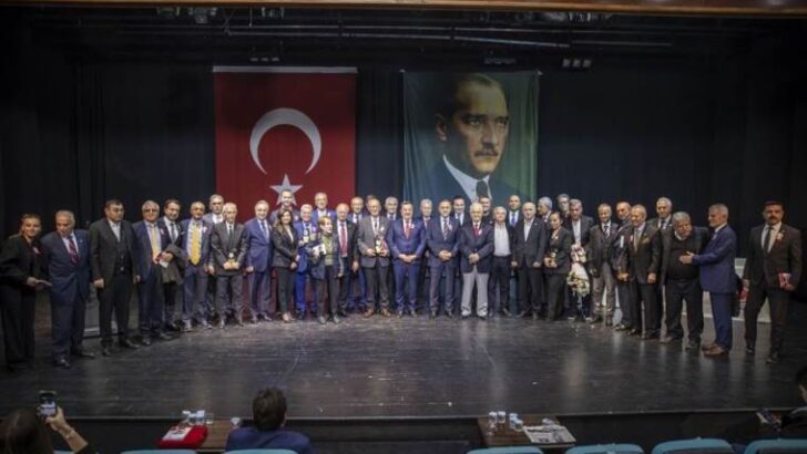 Spora emek verenler Konak’ta ödüllendirildi