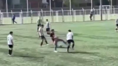 Alana girip 16 yaşındaki oyunculara saldıran şahıs yakalandı