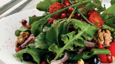 Narlı Roka Salatası
