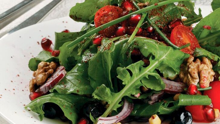 Narlı Roka Salatası
