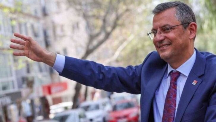 Özgür Özel İzmir’den yurttaşlara seslendi: ‘Erdoğan’ın fotoğrafını gizlesinler ancak…’
