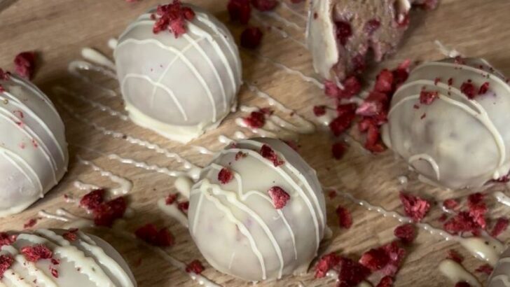 Çilekli Cheesecake Topları