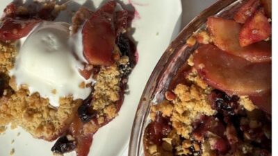 Elmalı & Yabanmersinli Crumble