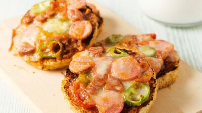 Air Fryer’Da Tost Ekmeğinden Mini Pizzalar