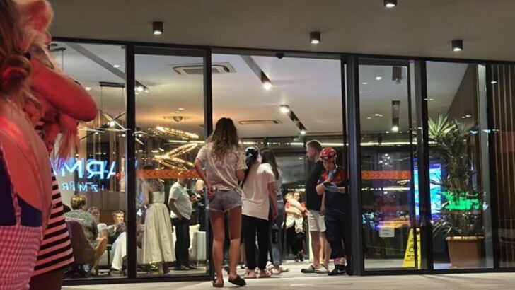 İzmir’de lüks sitede çıkan yangın korkuttu