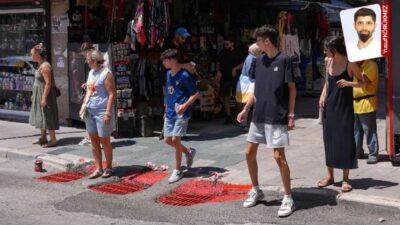 İzmir’de reaksiyon için mazgallar kırmızıya boyandı