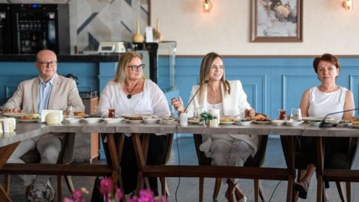 Liderlerin eşleri “sokak hayvanları” için bir ortaya geldi