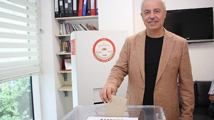 AK Parti Karşıyaka İlçe Lideri Av. Selahattin KÖSE 8. Olağan İlçe Delege seçimlerini büyük bir iştirak ve coşku ile tamamladıklarını söyledi.