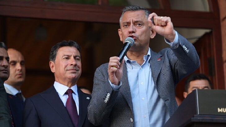 CHP Genel Başkanı Özgür Özel Muğla programı kapsamında Büyükşehir Belediyesi’ni ziyaret etti.