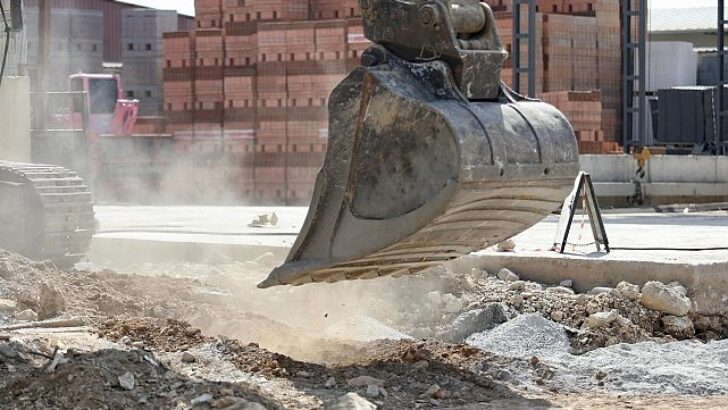 Didim Belediyesi tarafından 75.Yıl Sanayi Sitesi’nde sürdürülen yol üretim çalışmaları tüm süratiyle devam ediyor.