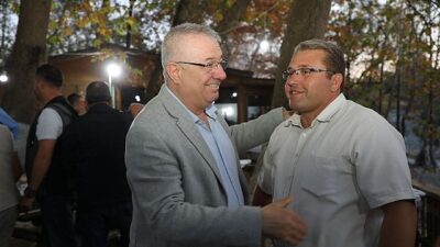 Edremit Belediye Başkanı Mehmet Ertaş, mahalle muhtarları ile bir araya geldi.