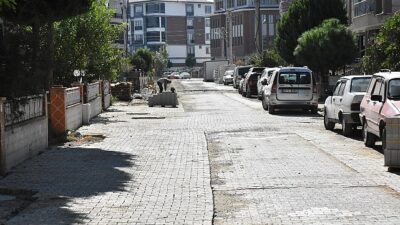 Edremit Belediyesi, bozulan yollarda bakım ve tamirat çalışmalarını sürdürüyor