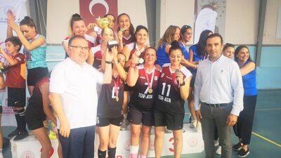 Foça’daki turnuvada Meskeninin Sultanları, Filenin Sultanlarına taş çıkarttı