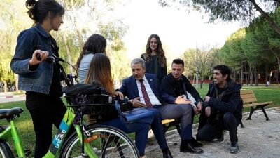 Geniş toplumsal imkânları, spor tesisleri, sanatsal faaliyetleri ile üniversite hayatına renk katıyor