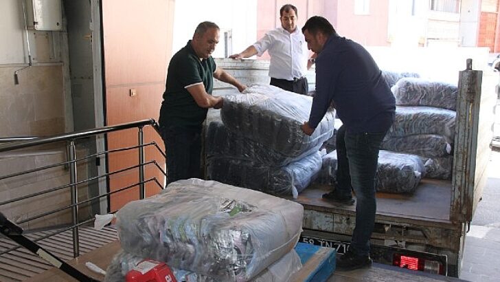 Hemşehrimiz çocuk kıyafeti bağışladı