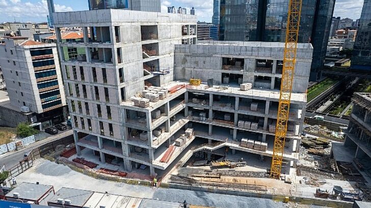 İBB, Mecidiyeköy’de kız öğrencilerin barınma muhtaçlığını karşılayacak olan “Zübeyde Hanım Kız Öğrenci Yurdu”nun üretim çalışmalarına devam ediyor.