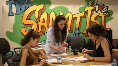 İBB tarafından gençlerin donanımlarını arttırmak gayesiyle gerçekleştirilen eğitim programları için müracaat ve kayıtlar başladı