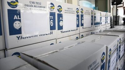 İnegöl Belediyesi’nden 1500 Öğrenciye Kırtasiye Yardımı