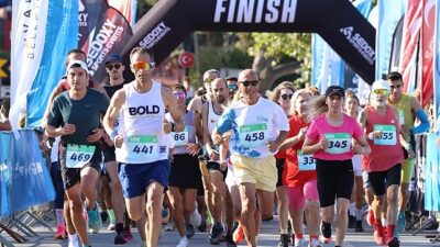Memleketler arası Ayvalık Kurtuluş Yarı Maratonu koşuldu.