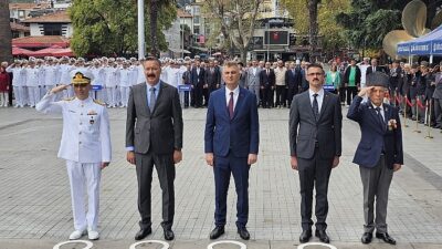 Mustafa Kemal Atatürk’e, “Gazî” unvanı ve “Mareşal” rütbesi verilmesinin 101.yıl dönümü ve “19 Eylül Gaziler Günü” Gölcük Anıtpark’ta merasimle kutlandı.