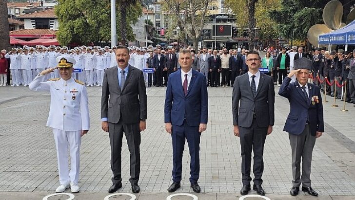 Mustafa Kemal Atatürk’e, “Gazî” unvanı ve “Mareşal” rütbesi verilmesinin 101.yıl dönümü ve “19 Eylül Gaziler Günü” Gölcük Anıtpark’ta merasimle kutlandı.