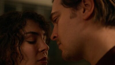 Netflix, başrolünde Çağatay Ulusoy’un yer aldığı “Tam Bir Centilmen” sinemasının fragmanını paylaştı.