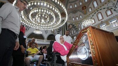 Özel bireylere özel, Sakal-ı Şerif ziyareti