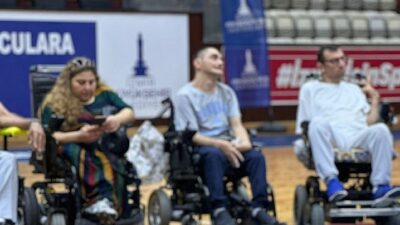 Pürüzler tekerlekli sandalye futbolu ile kalktı