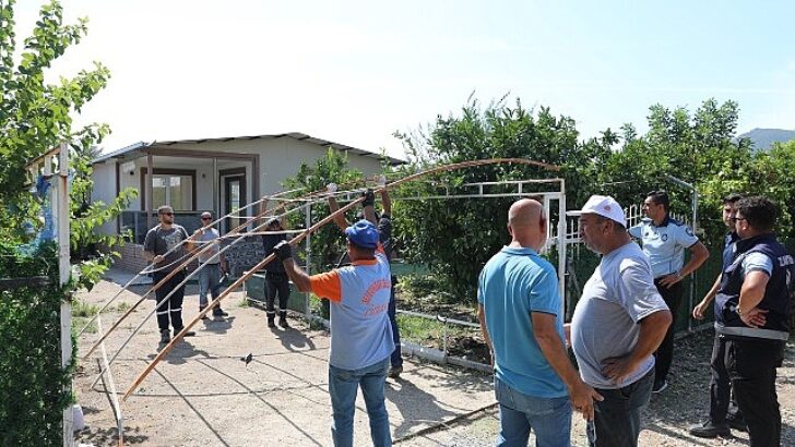 Seferihisar’da tarım arazilerine zarar veren hobi bahçelerinin yıkımı devam ediyor