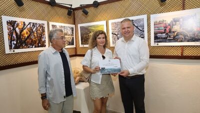 Urla’da Orman Yangınlarına Dikkat Çeken Fotoğraf Standı: “Urla’ya Ateş Düştü”