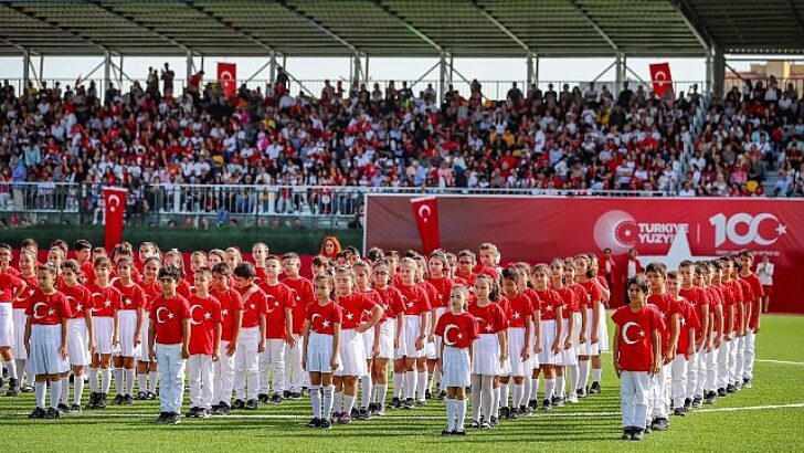 Aliağalılar 29 Ekim Cumhuriyet Bayramı Coşkusunu Daima Birlikte Yaşayacak