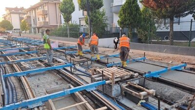 Alikahya Tramvayında ray betonları dökülüyor