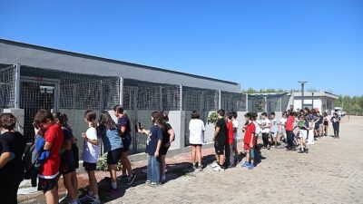 Antalya Büyükşehir Belediyesi Sokak Hayvanları Bakımevi’ne öğrencilerden ziyaret