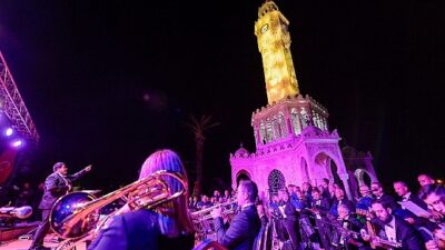 Atatürk Meydanı’nda Cumhuriyet ruhuna yakışır konser