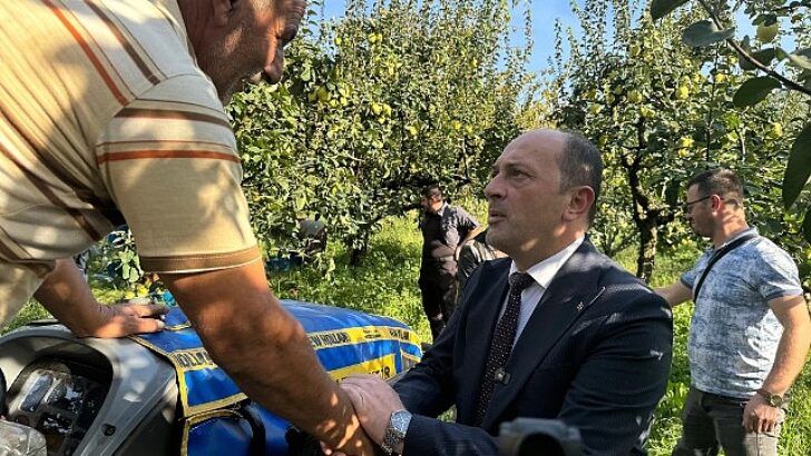 Ayva’nın başşehri Geyve’de Ayva’nın hasadı başladı. Geyve Belediye Başkanı Selçuk Yıldız, Ayva bahçelerinde yapılan hasada katıldı.