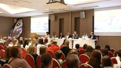 Başkan Denizli: “İlçemizde sörfün uluslararası turnuvalara ev sahipliği yapan bir kent olması için var gücümüzle çalışacağız”