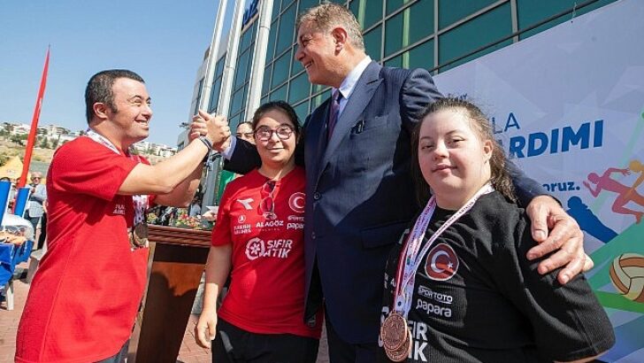 Başkan Tugay: Yetenekli çocukların spor eğitimlerini biz üstleneceğiz