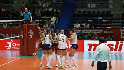 Bayan Voleybol Grubundan Birinci Maç Birinci Galibiyet
