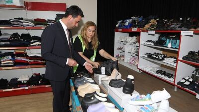 Bayraklı’da toplumsal market açıldı