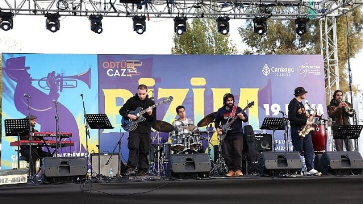 “Bizim Caz” Uğur Mumcu Parkı’ndaydı.