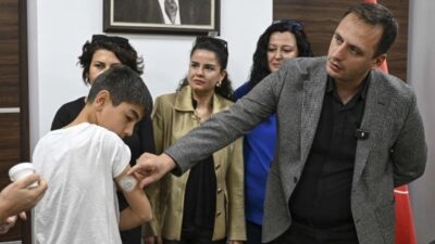 Bornova Belediyesi’nden diyabetli öğrencilere teknolojik dayanak